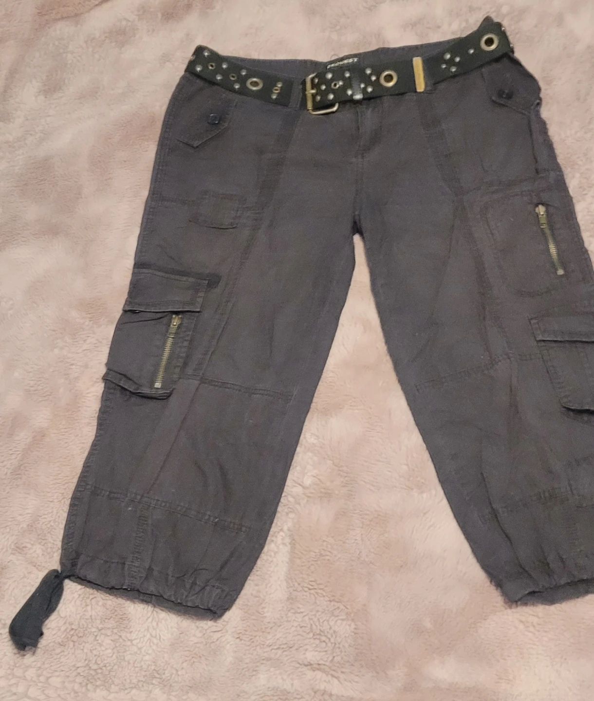 Request Cargo Capris, Size 3