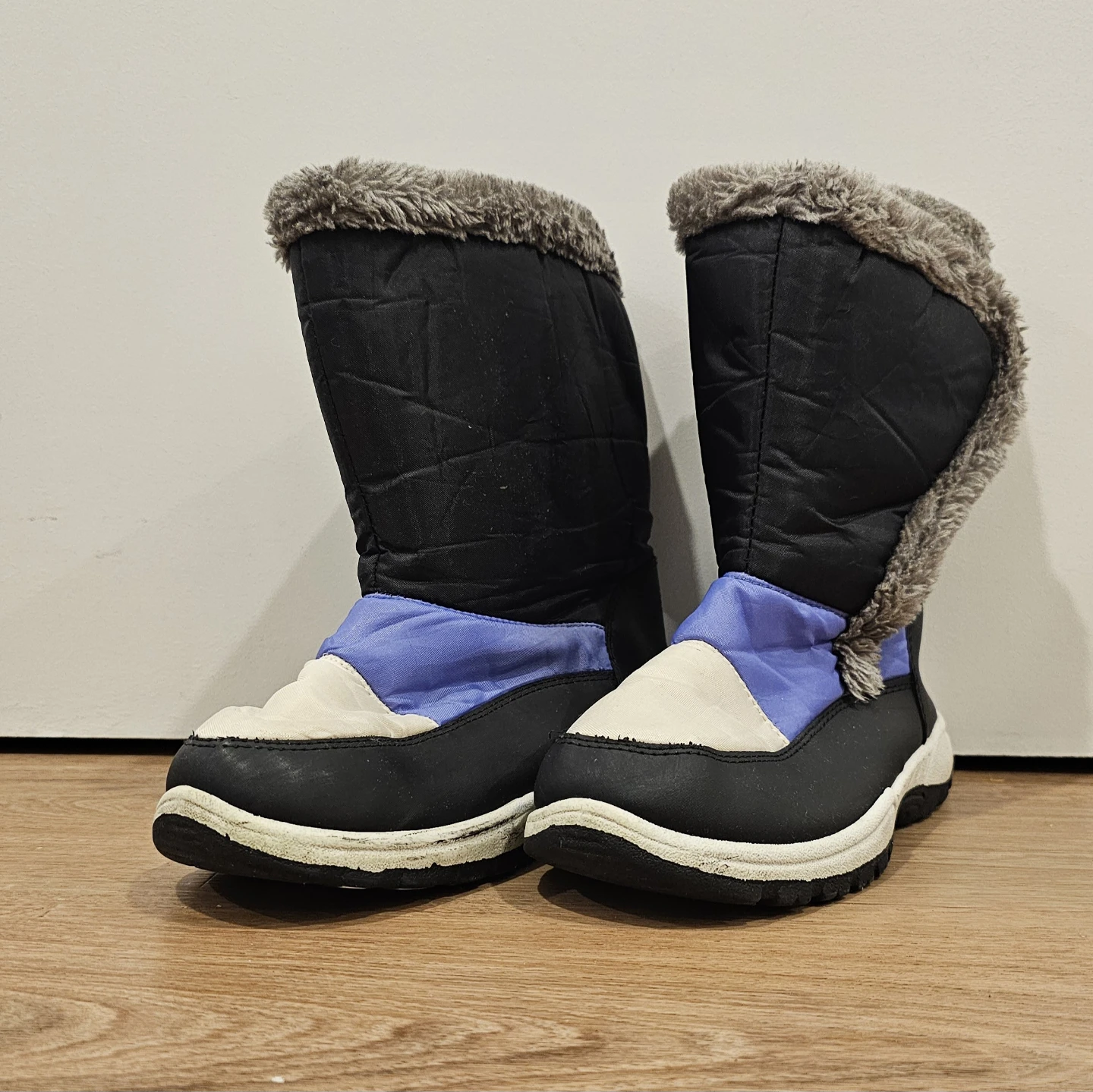 Black and Blue Winter Boots Size 5 - photo 3