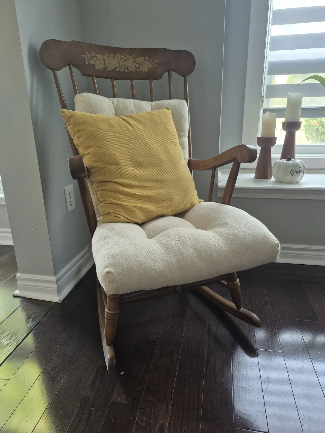 Wooden rocking chair - photo 3