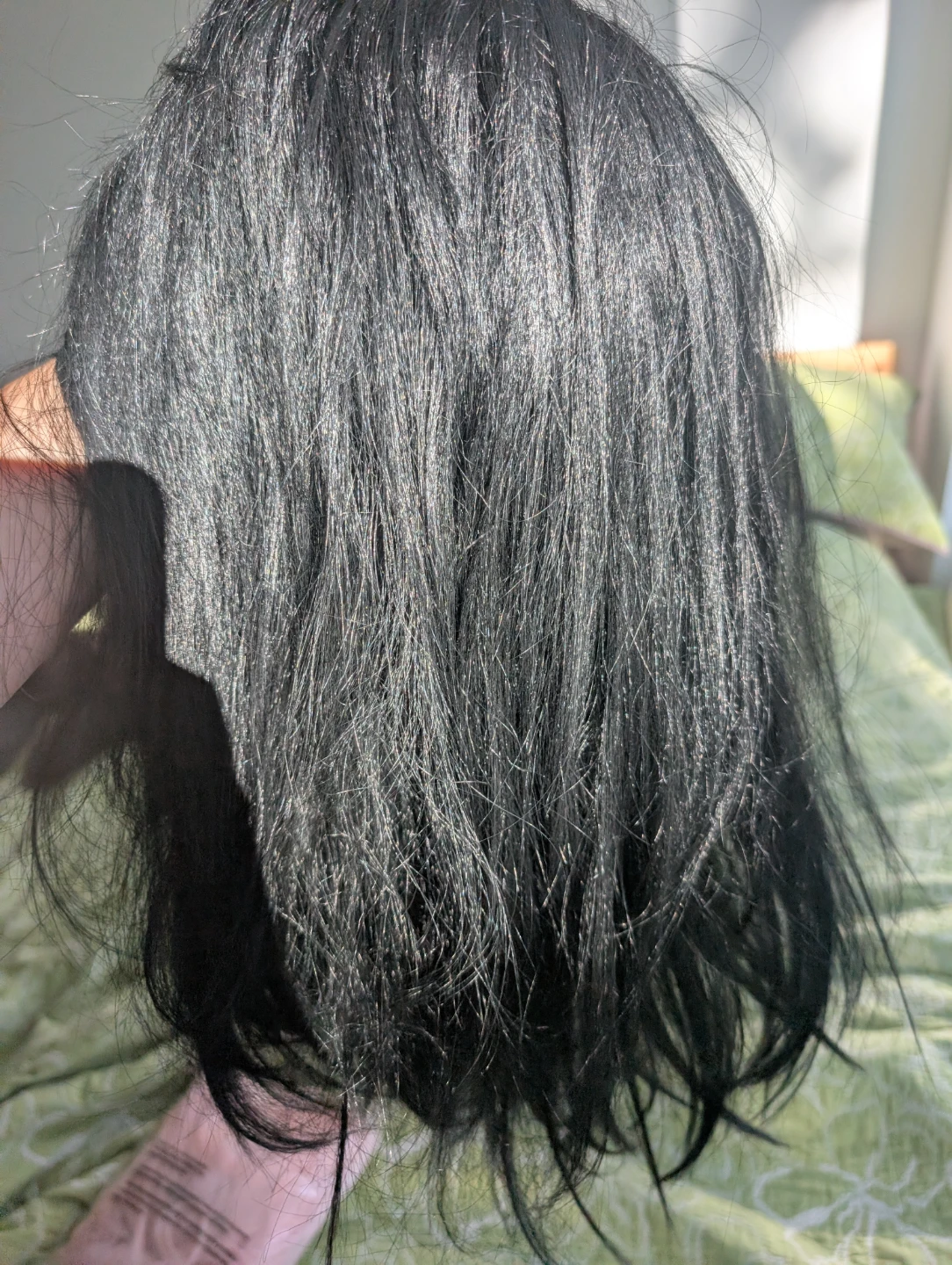 Black shoulder-length synthetic wig - photo 2