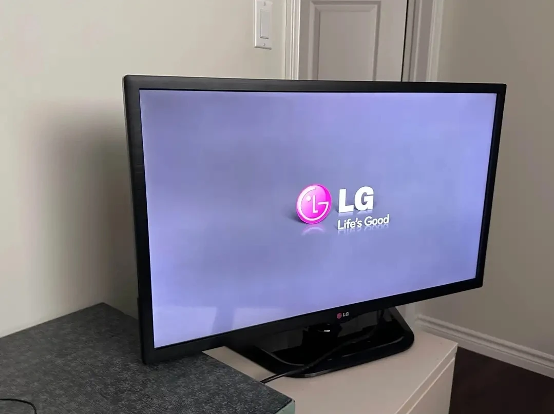 LG Smart TV 32"