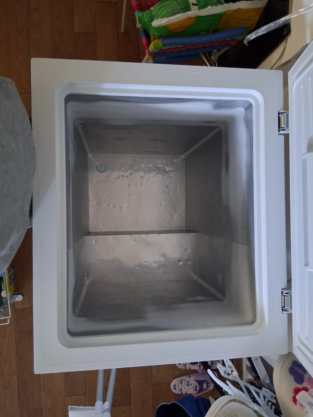 Insignia White Chest Freezer - photo 3