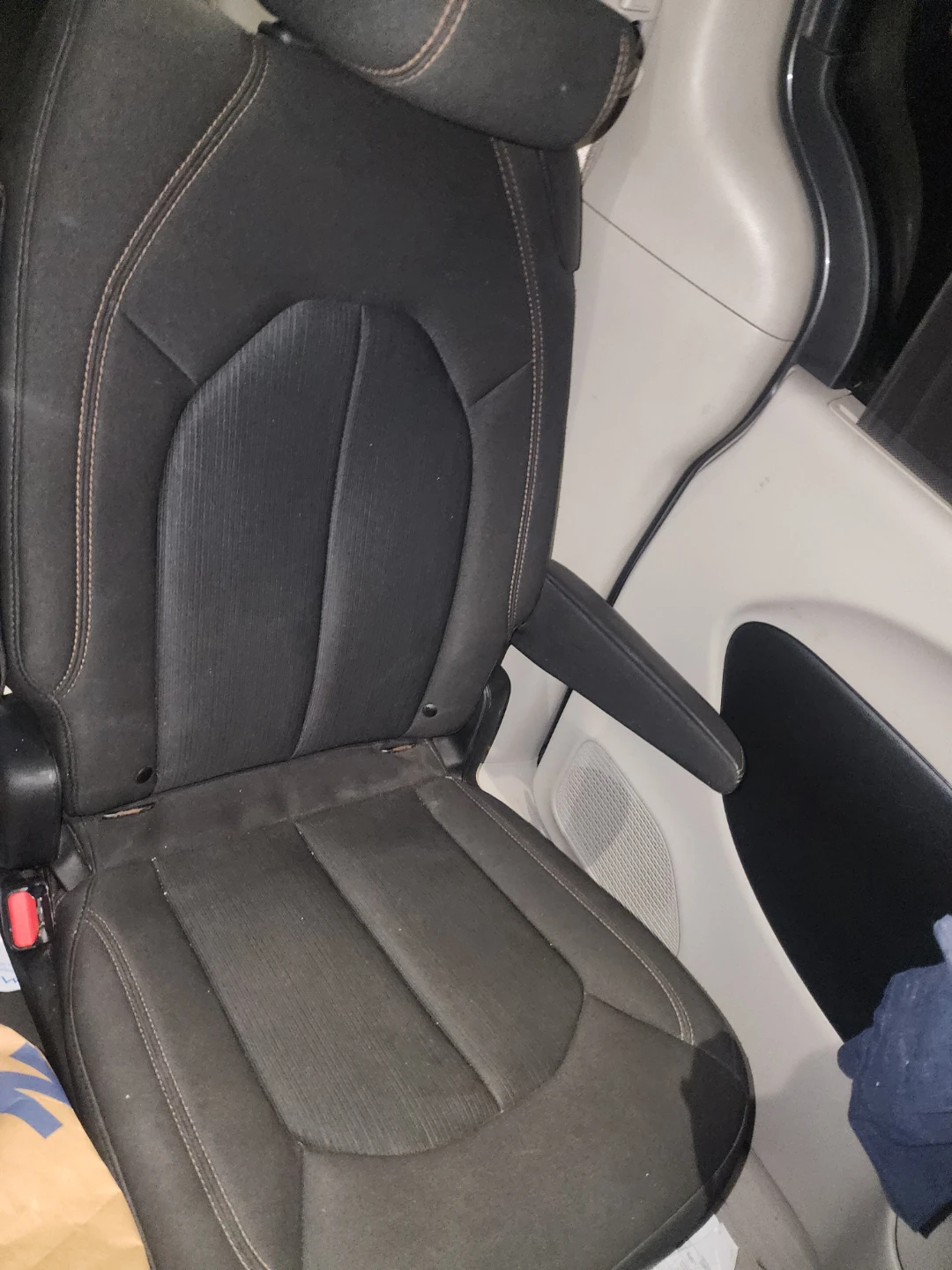 Chrysler Pacifica Driver and Passenger Seats - photo 2