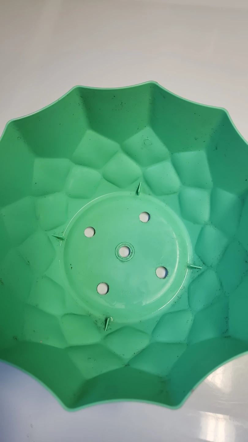 Green Geometric Plastic Planter - photo 3
