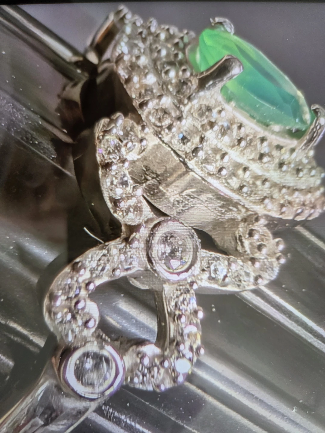 Silver (3.42g)  and CZ ring with green stone - photo 2