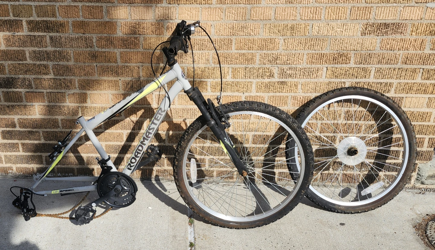 Roadmaster Granite Peak Mountain Bike - For parts or repair - photo 2