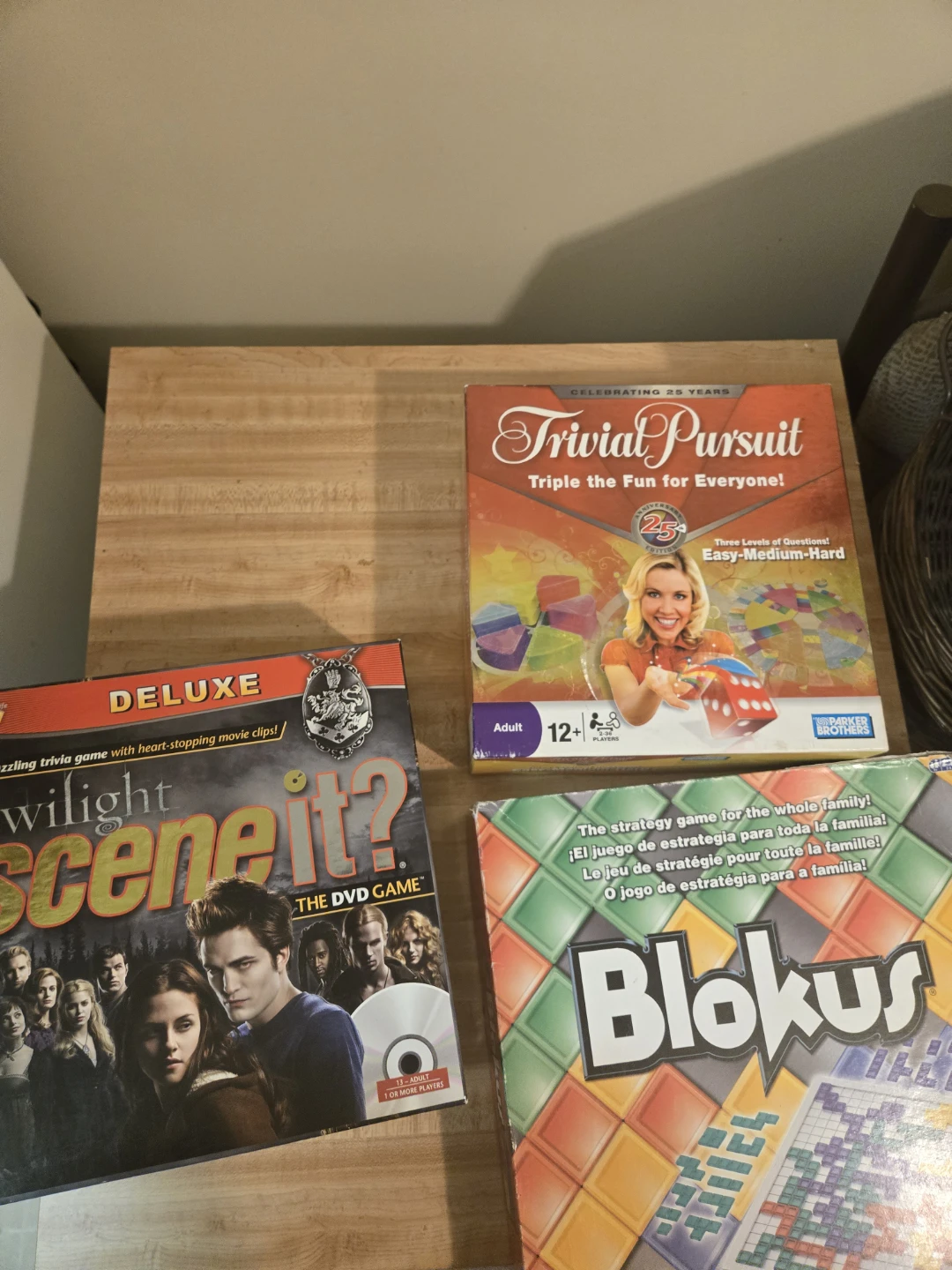 3 games Trivial Pursuit, Scene It? Twilight & Blokus Board Games