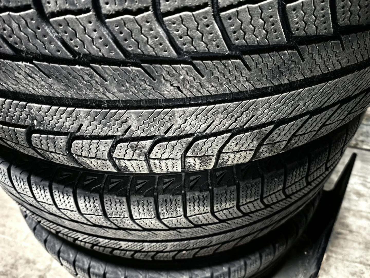 Set of 4 Michelin Latitude Winter Tires on Rims - photo 4