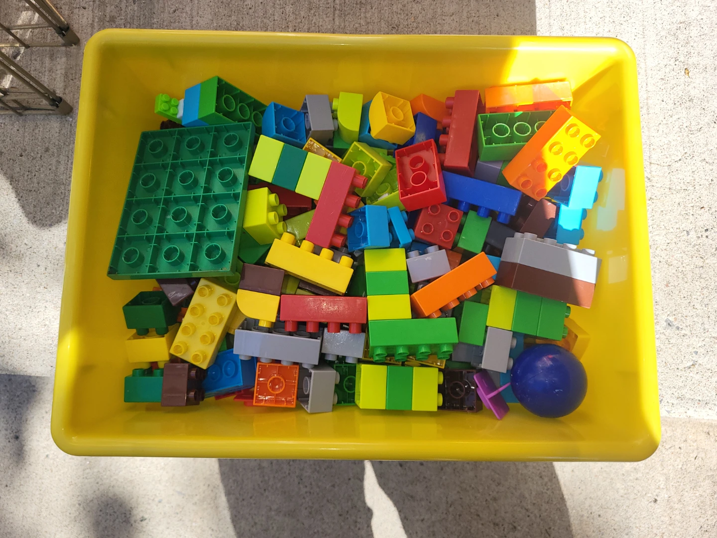 Mega Bloks building blocks set with yellow storage bin - photo 2