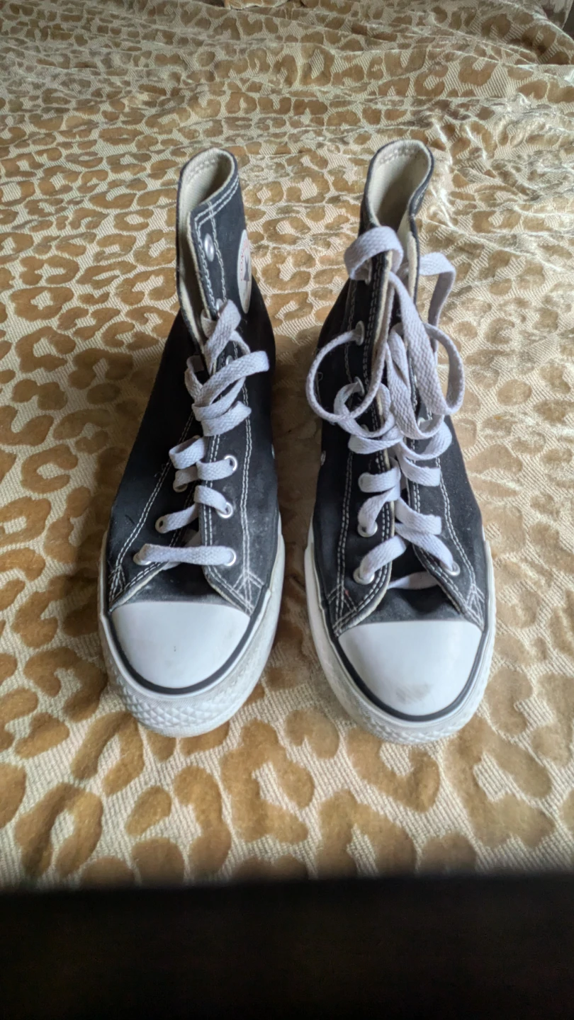 Converse Chuck Taylor All Star High Tops (Sold as Is) Size 7 - photo 3