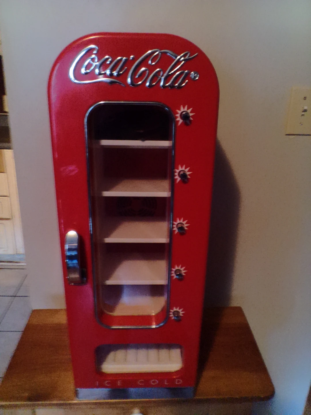Retro Coca Cola cooler/fridge Ac/Dc compatible