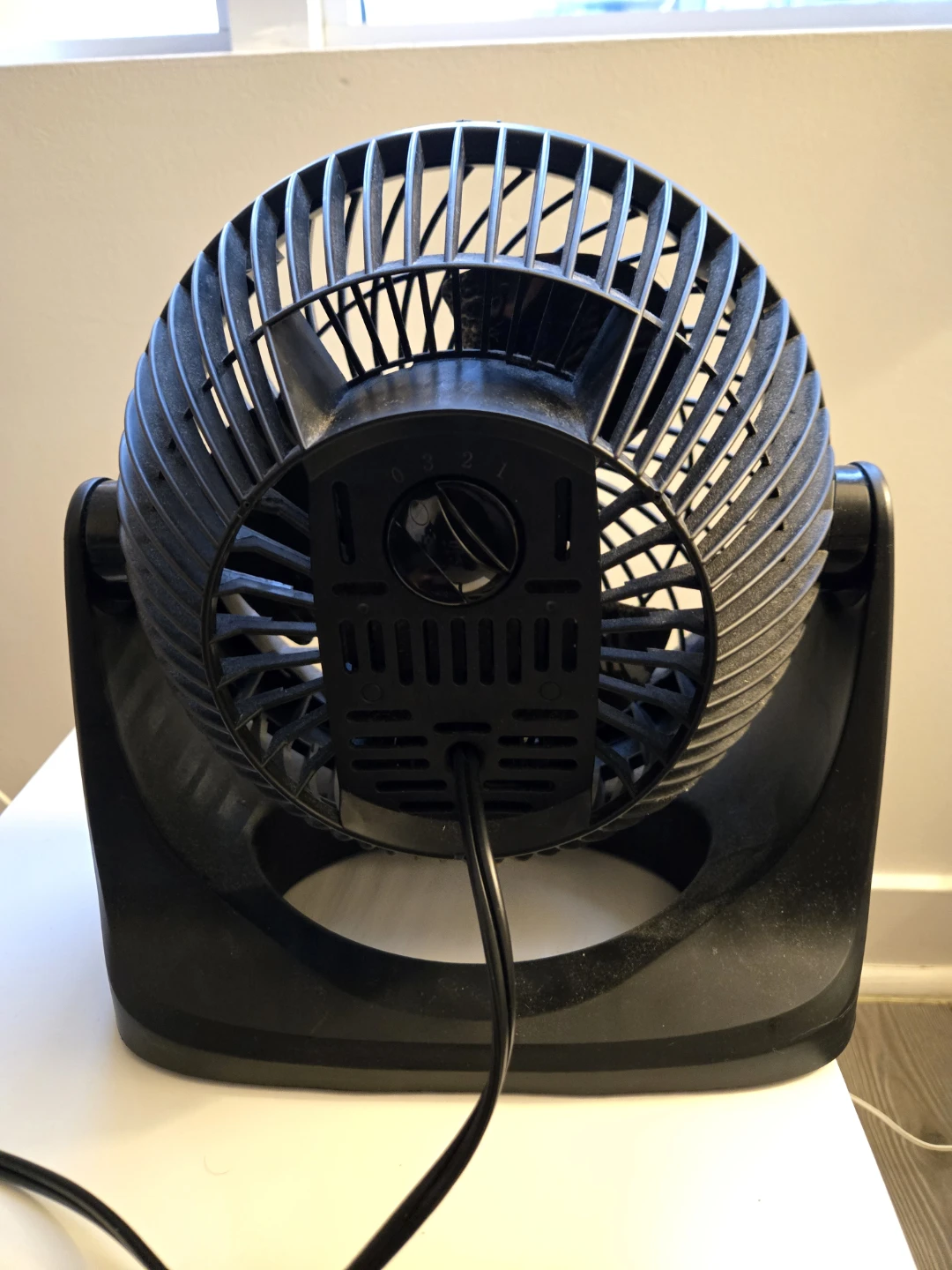 Amazon Basics 3-Speed Air Circulator Fan - photo 2