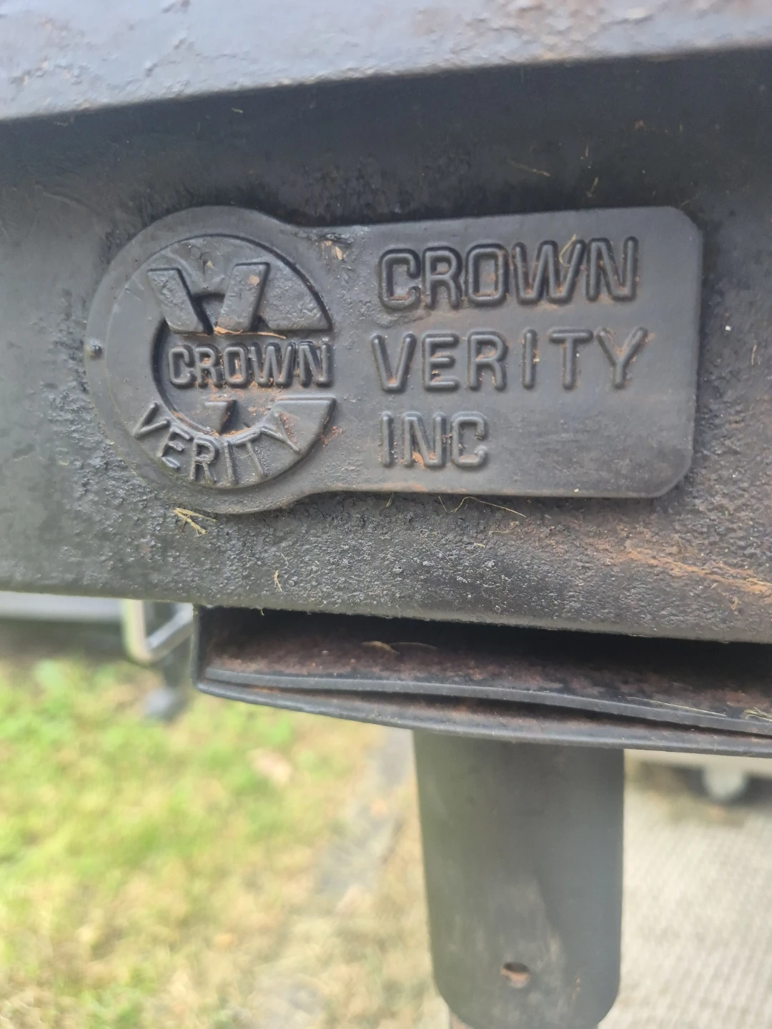Crown Verity Mobile Charcoal Grill