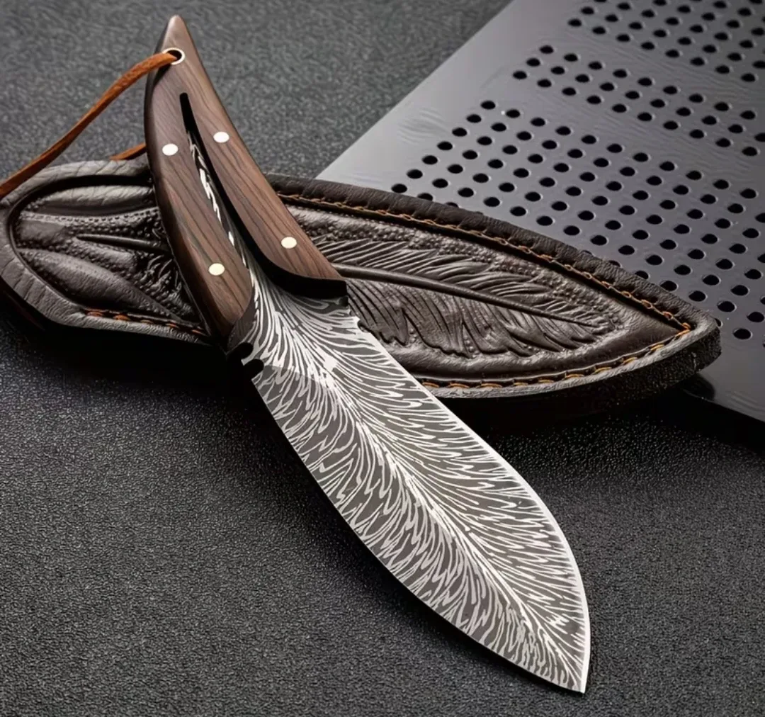Damascus pattern with leather sheath