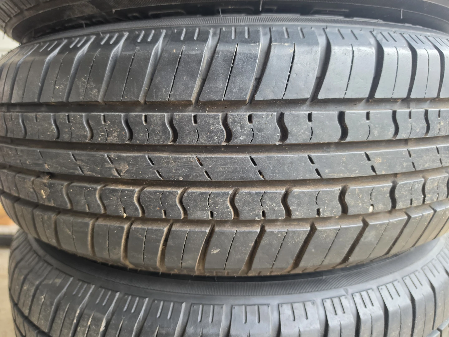 4 - P205/70R15 whitewall tires like new Milestar - photo 3