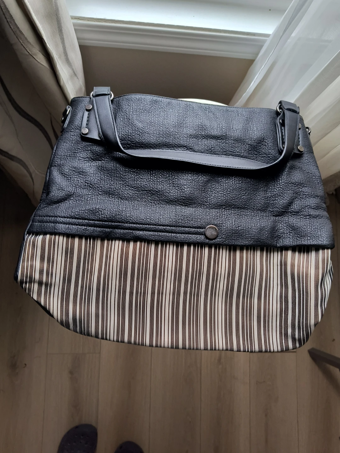 Black and Striped Shoulder Bag - photo 2