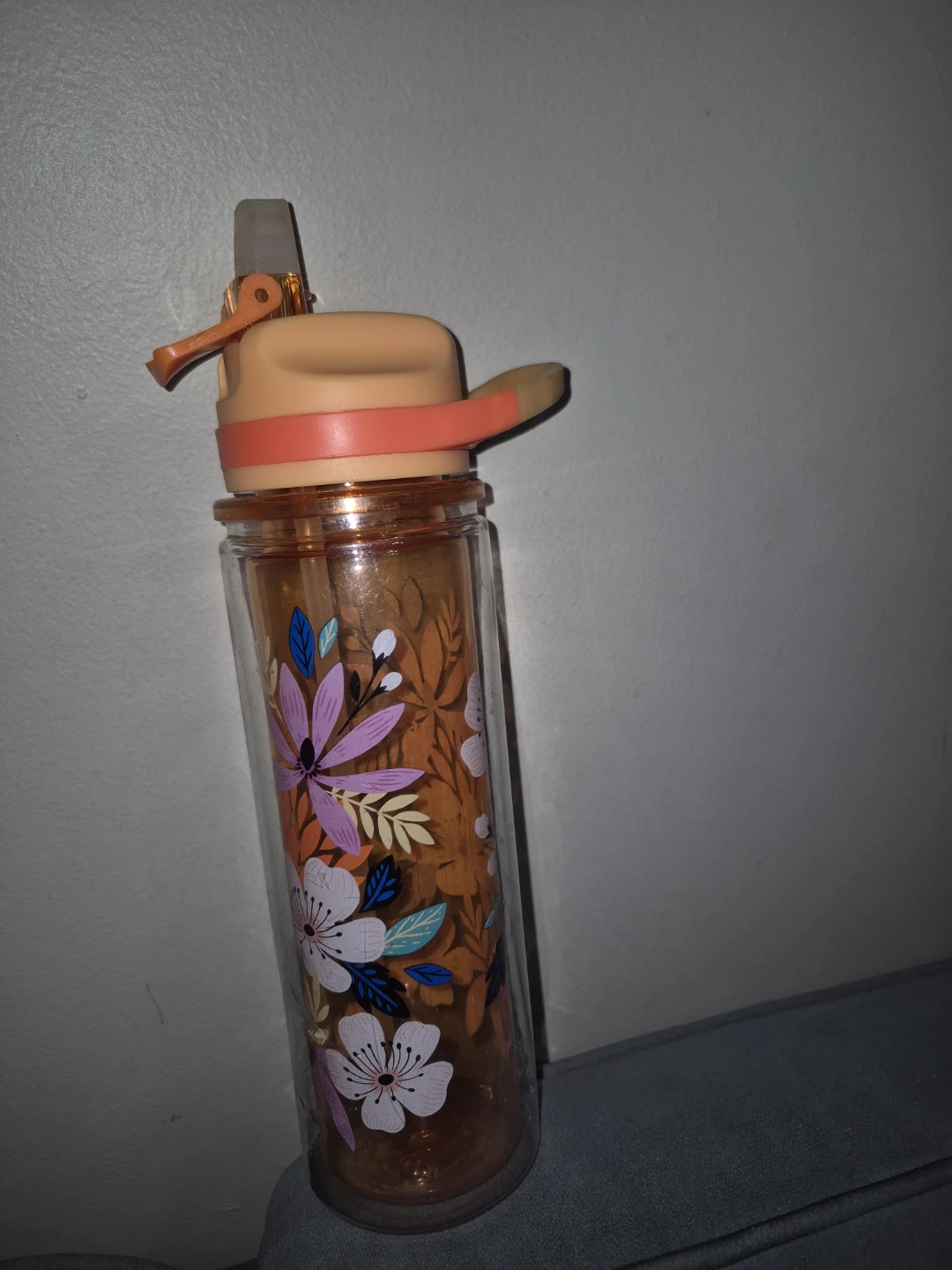 Floral pattern water bottle with straw - photo 2