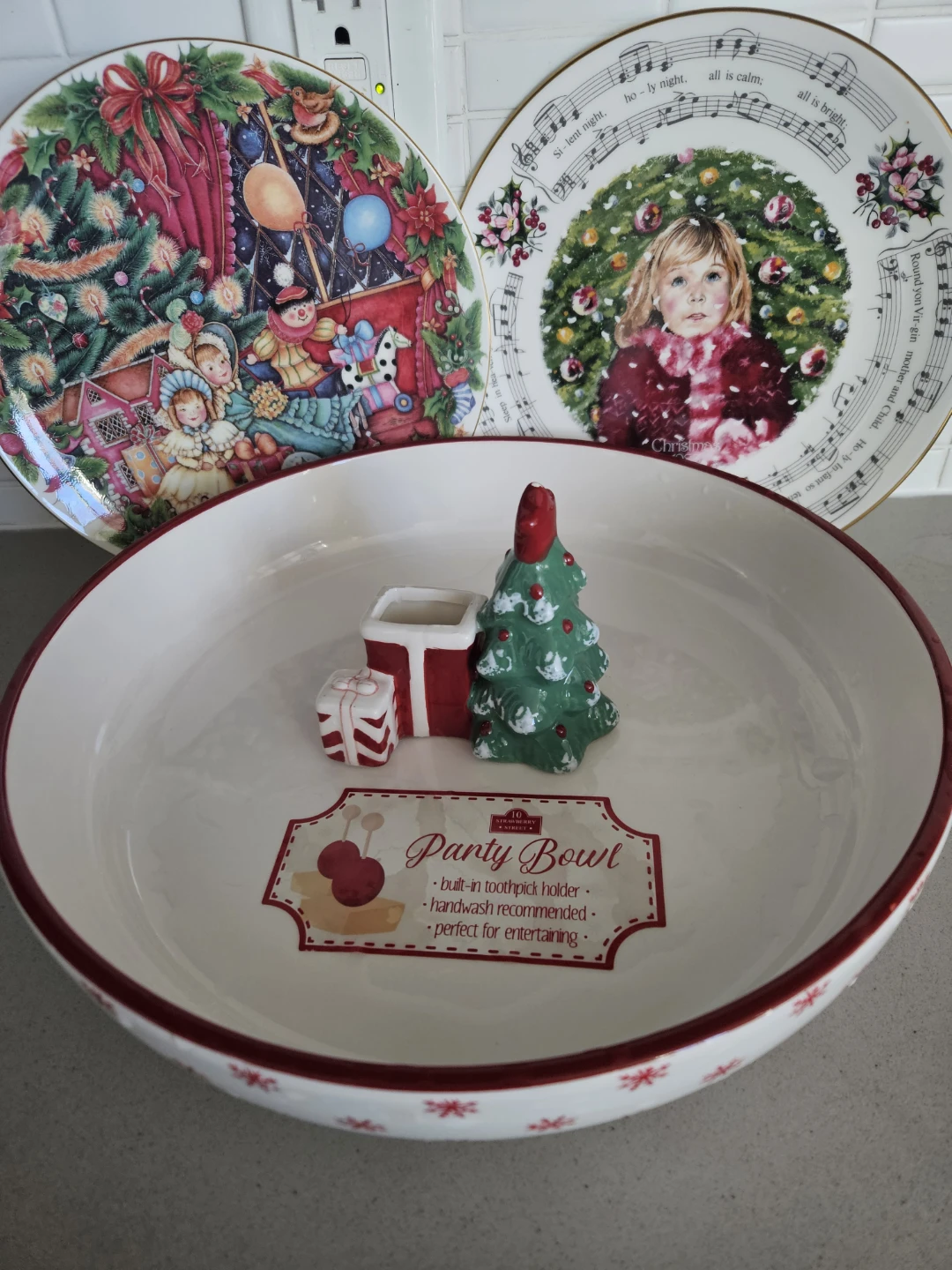 10 Strawberry Street Christmas Party Bowl