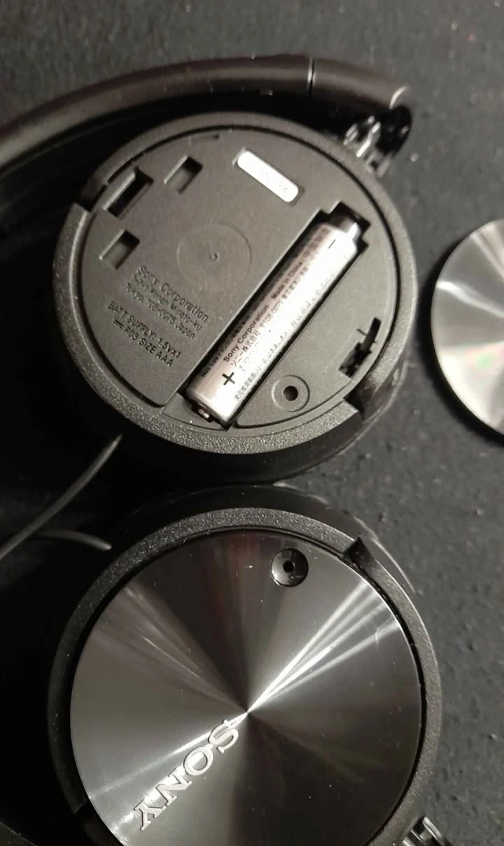 Sony Noise Canceling Headphones - photo 3