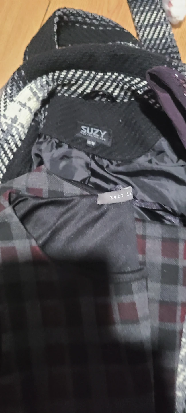 Pending pickup---Free Suzy Shier Coat and Assorted Items Bundle - photo 5