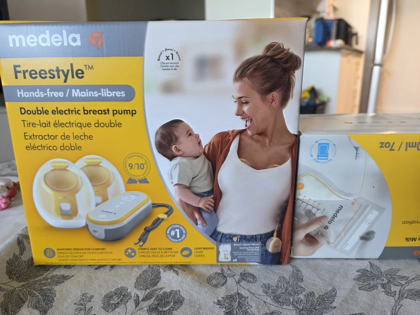 Medela Freestyle Hands-free Breast Pump and Storage Bags