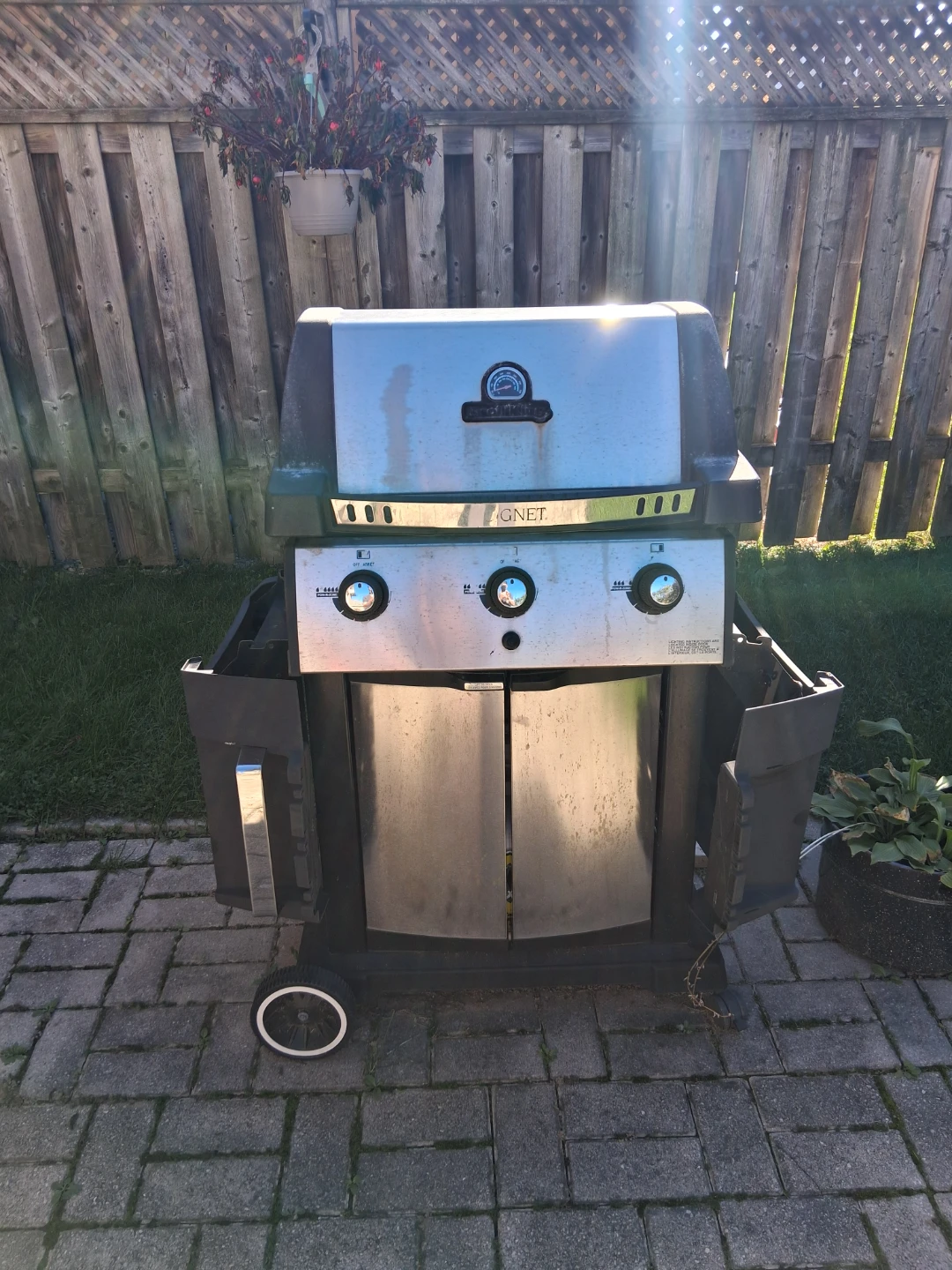 Free Broil King Signet BBQ...in Oakville. - photo 3