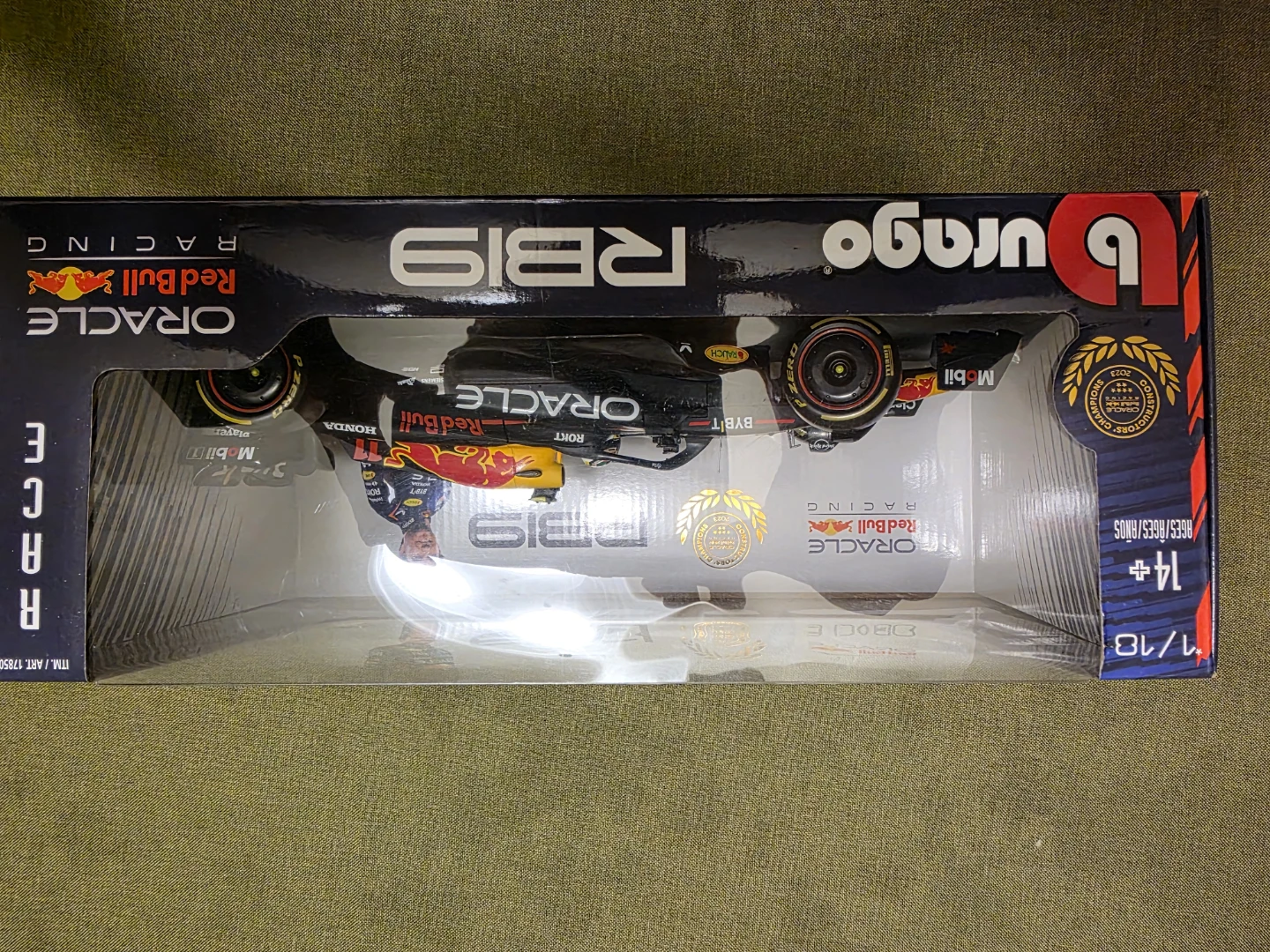 Bburago Oracle Red Bull Racing RB19 1/18 Die-cast Model - photo 3