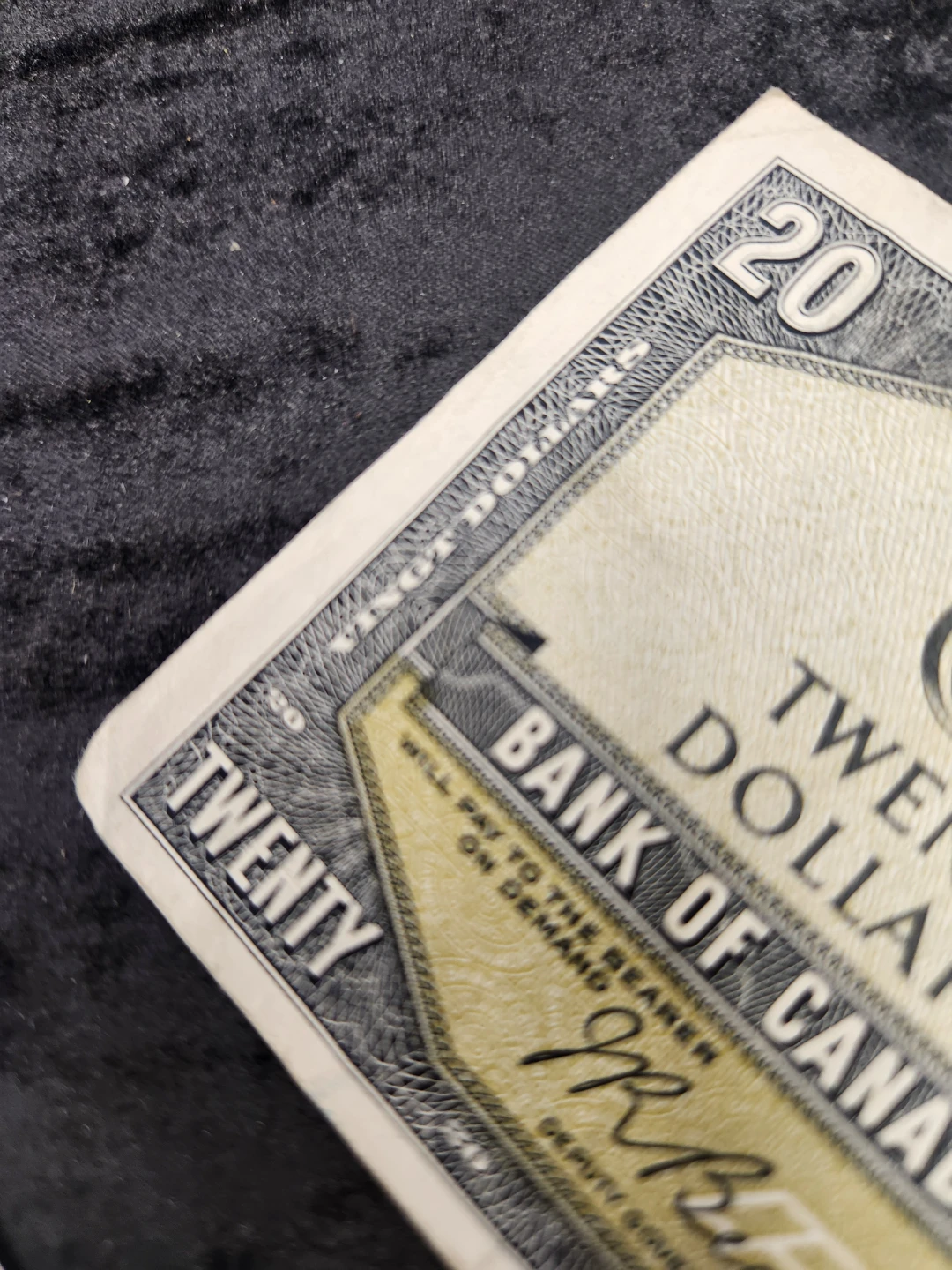 Three Vintage 1954 Bank of Canada $20 Bills - photo 3