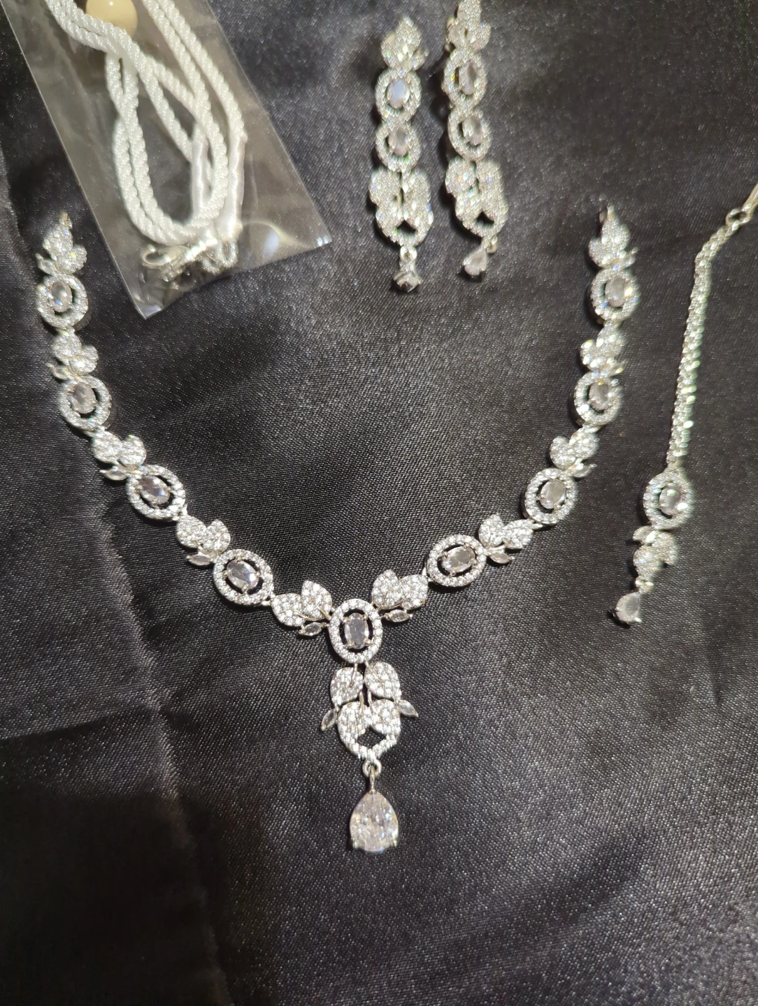 Bridal Crystal Necklace, Earring, and Maang Tikka Set - photo 2