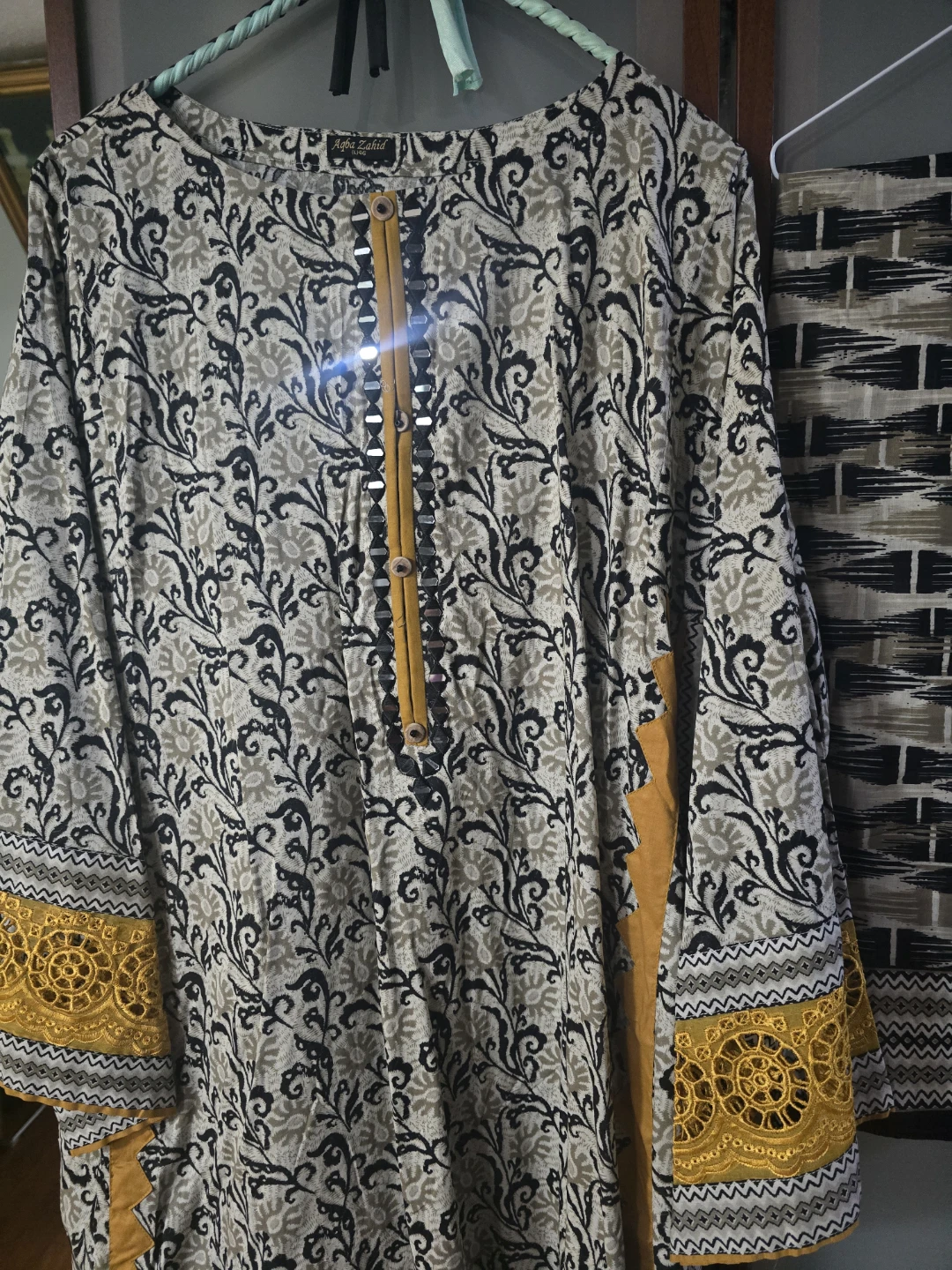 Agha Zahid 3-Piece Floral Print Suit - photo 3