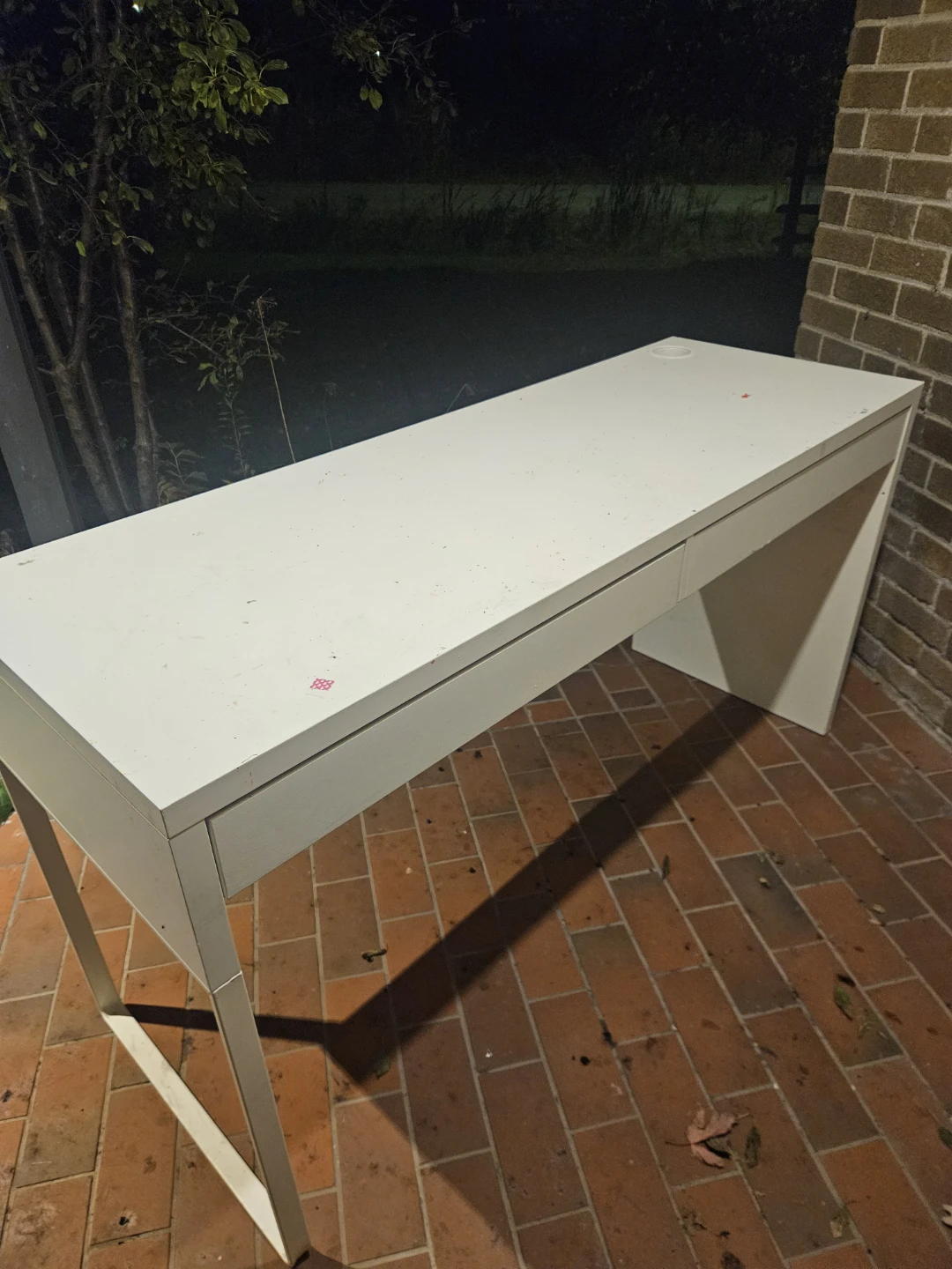 White modern desk with two drawers - photo 3