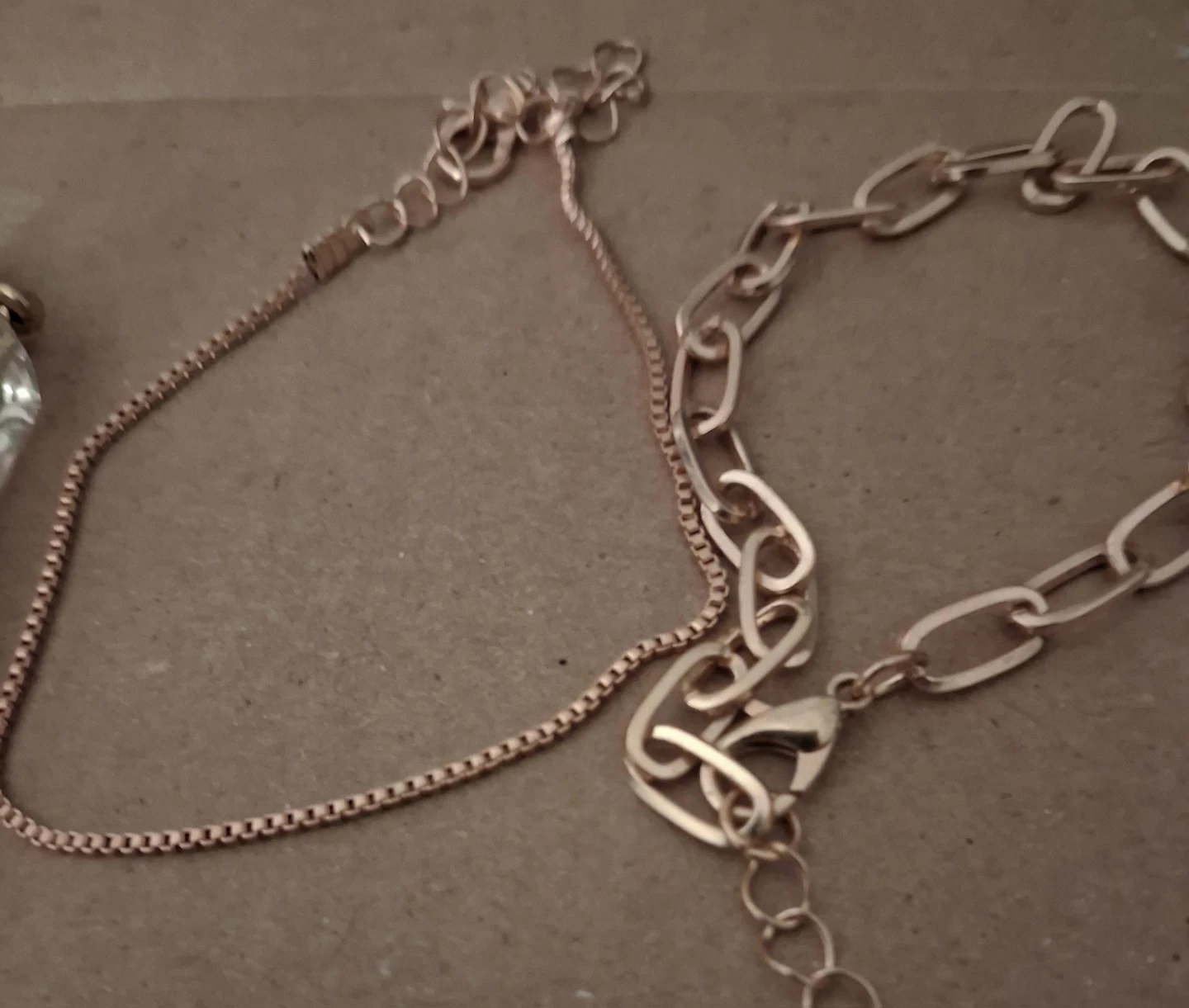 Rose gold tone bracelets and crystal pendant - photo 3