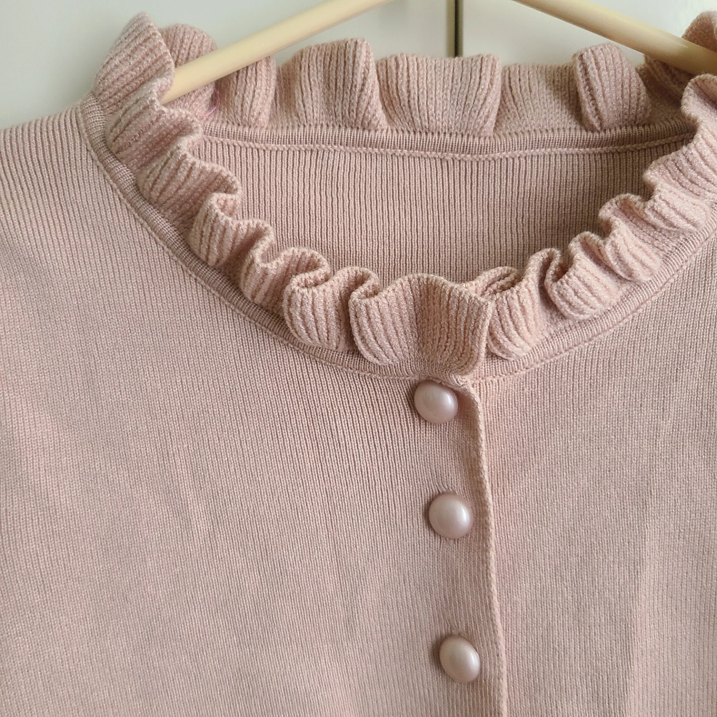 NEW Beige Ruffled Cardigan Medium - photo 3