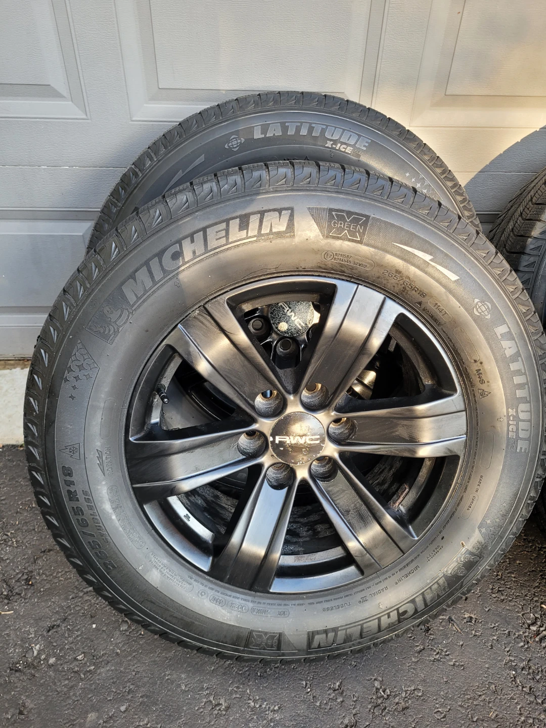 Winter tires mounted on black RWC rims 265/65R18 - photo 3