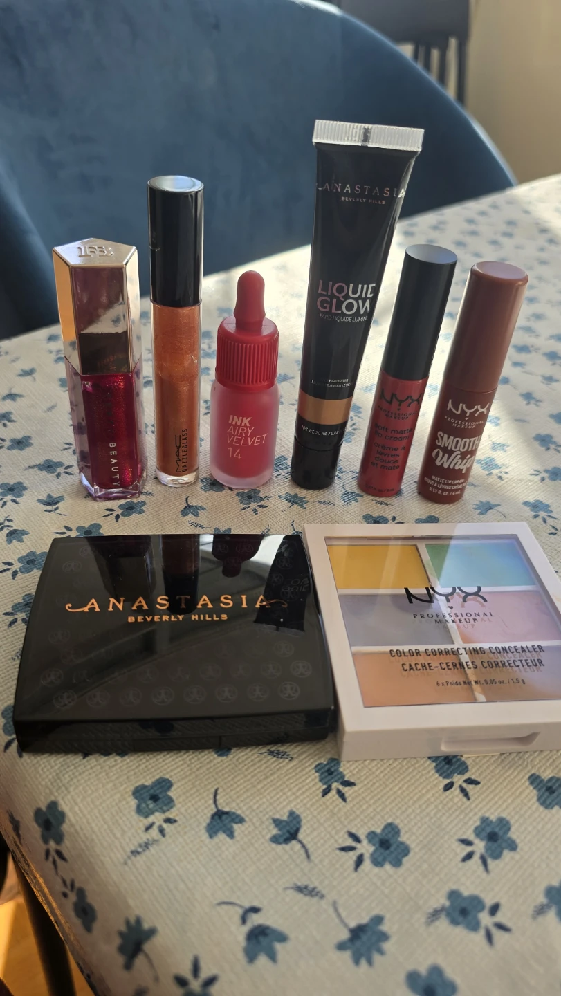 Makeup (read description)