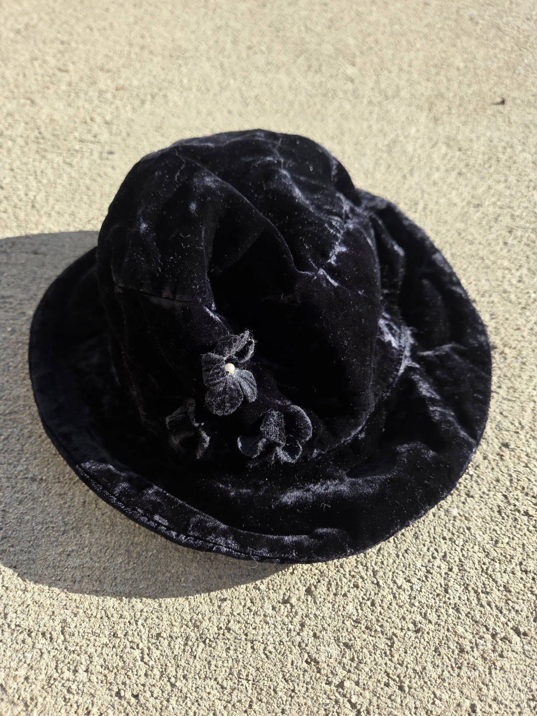 Gap black velvet floral bucket hat