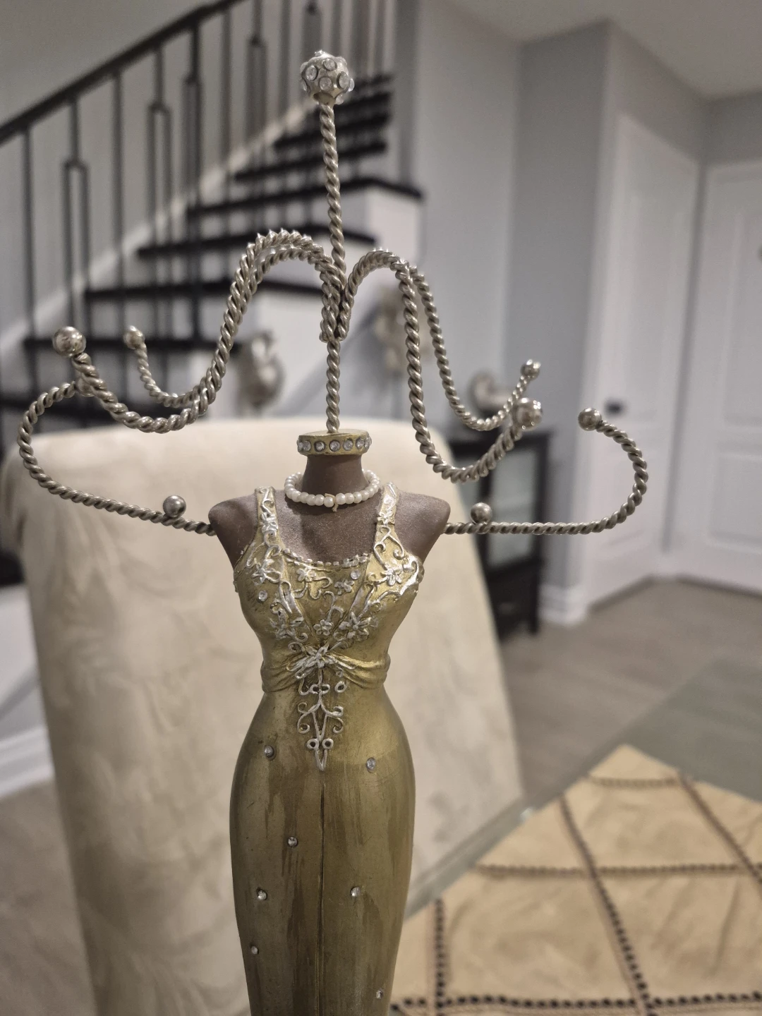 Mannequin-Style Jewellery Stand - photo 2