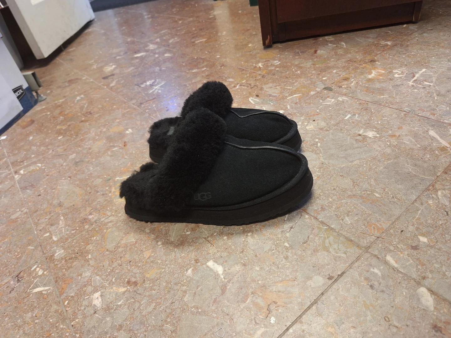Women slip on UGG shoe - photo 2
