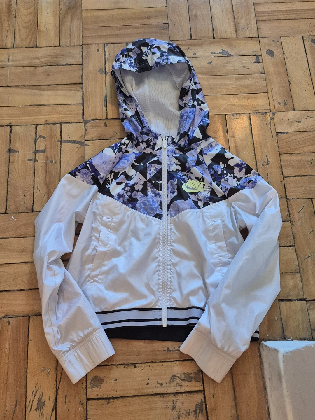 Nike Girl's LG Windrunner Jacket