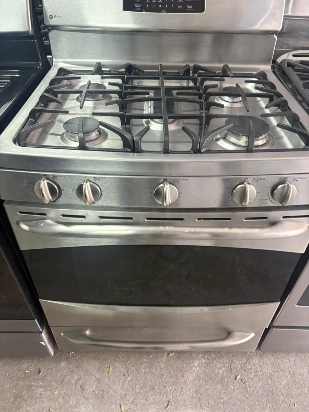 GE Profile 30in Stainless Steel Gas Range