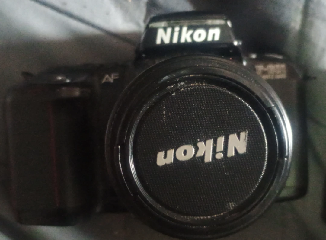 Nikon F-601 Quartz Date Camera with Flash