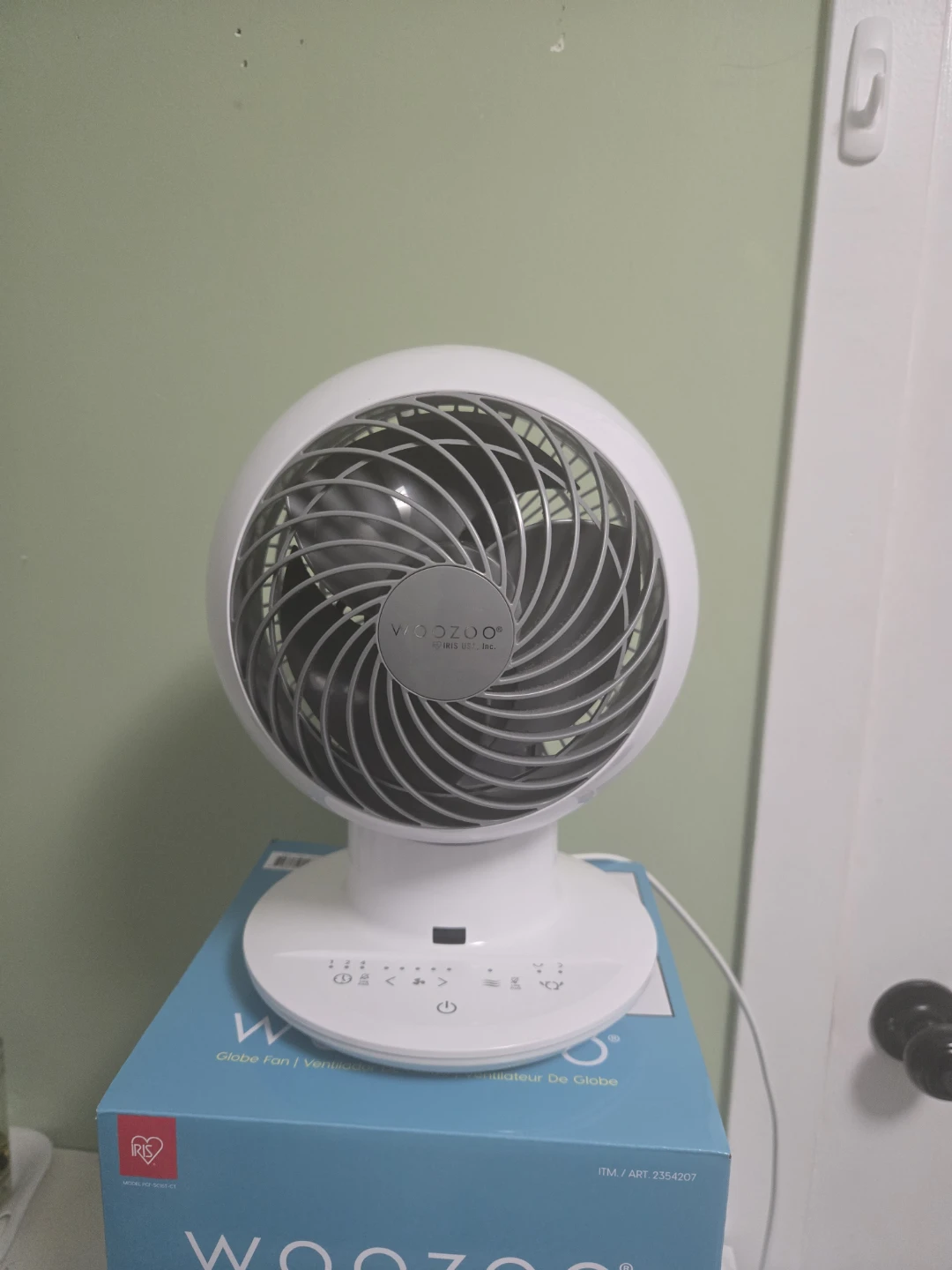 WOOZOO Globe Fan – Like New, Remote & Original Box - photo 2