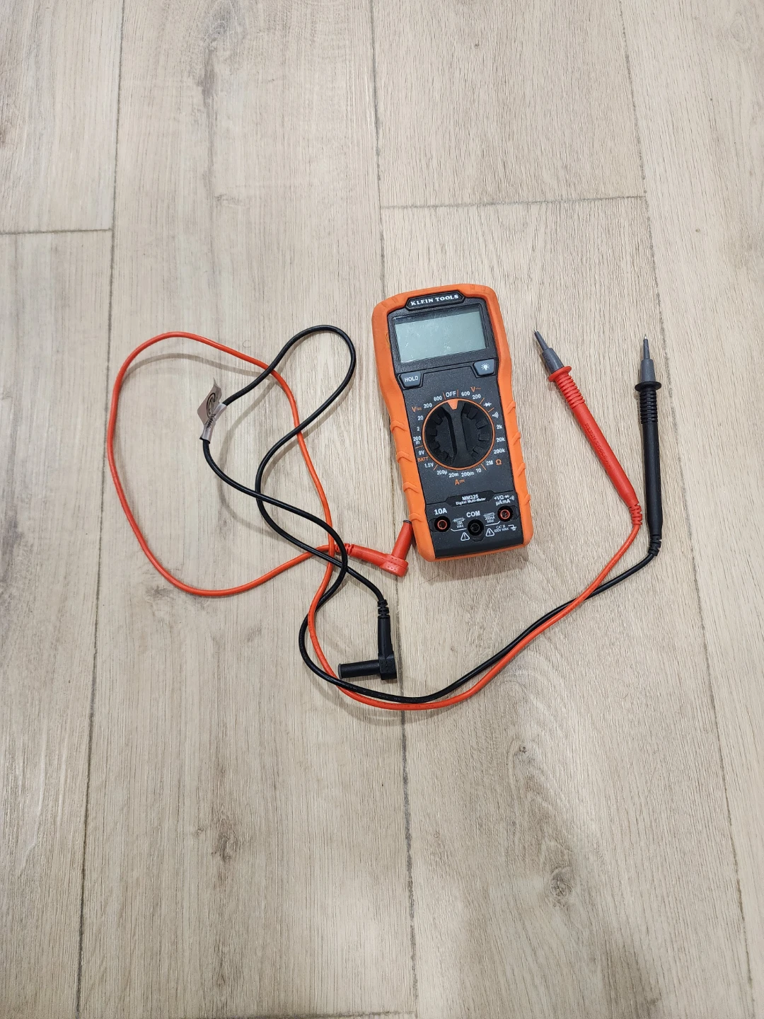 Klein Tools MM325 CAT III 600V/10A Digital Multimeter w/ Leads