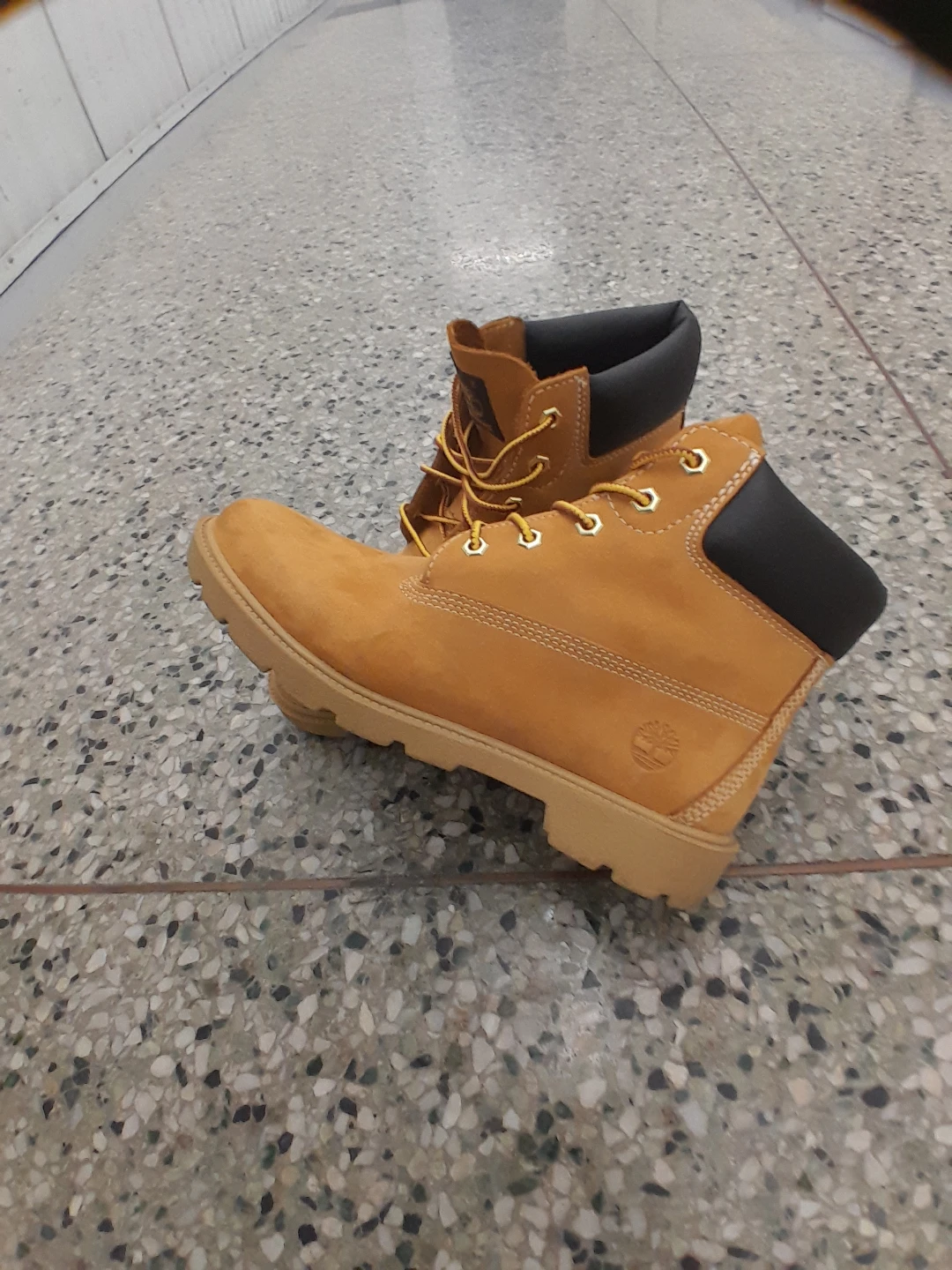 Timberland Classic 6-Inch Waterproof Boots Women's Size 6 - photo 3