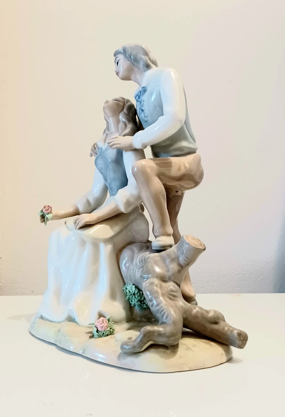 Vtg 11" Hand Painted Tengra Fine Porcelain Figurine - photo 2