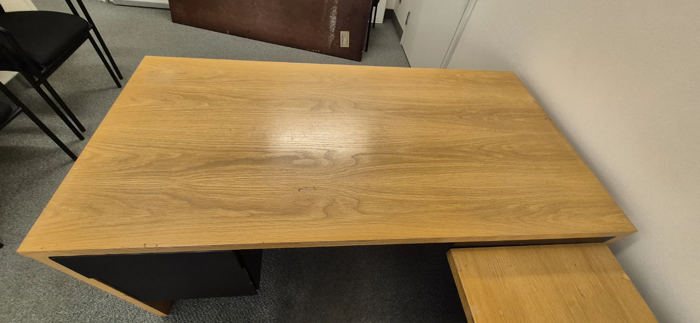 FREE Desk! - photo 2
