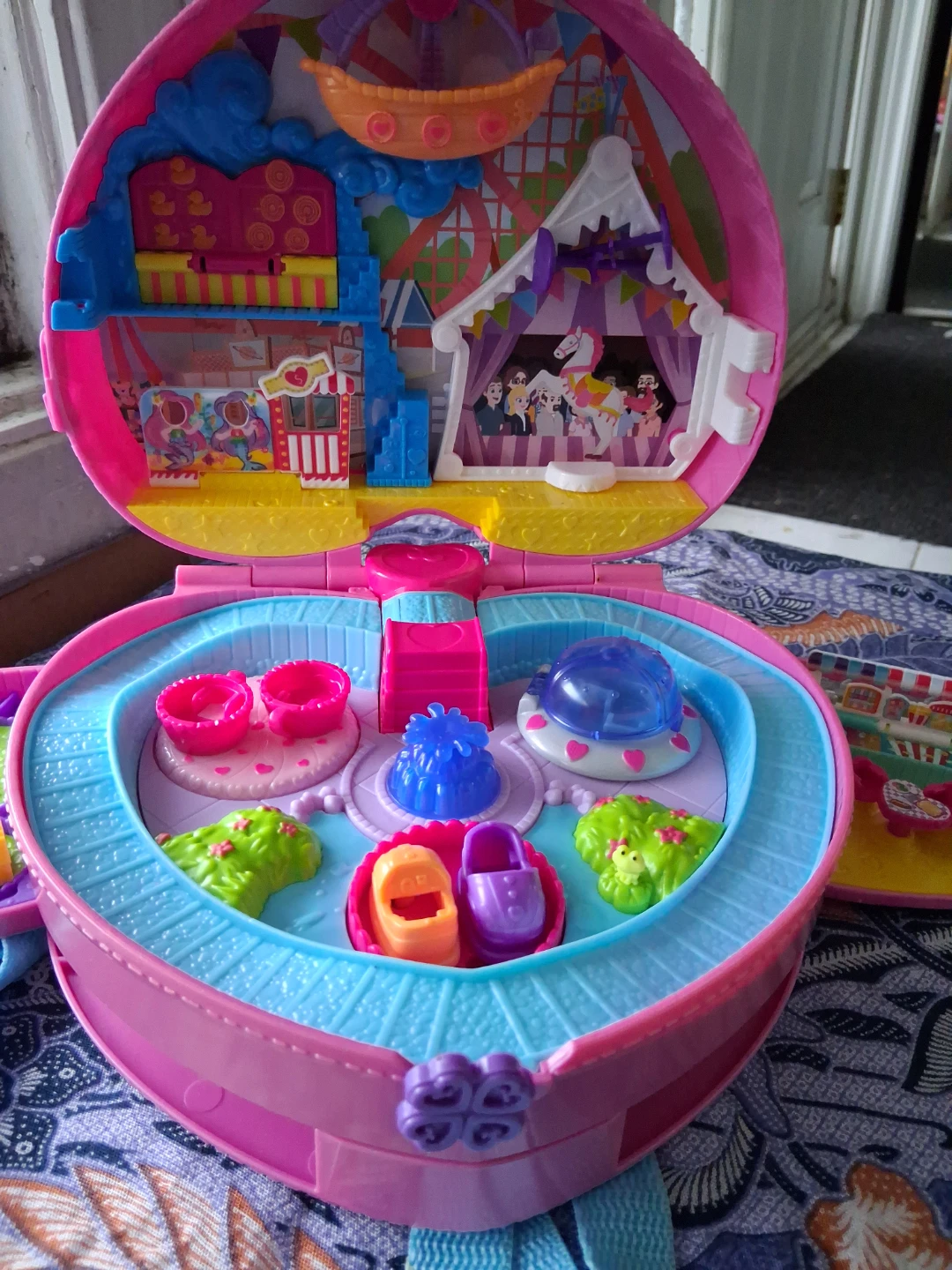 Polly Pocket Heart Backpack Playset - photo 4