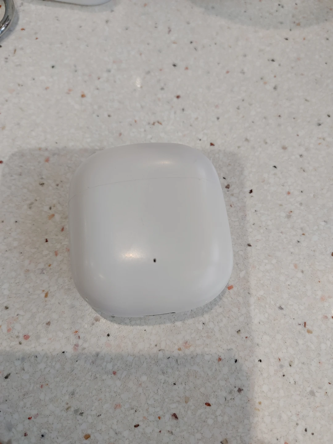 Apple AirPods Charging Case - photo 3