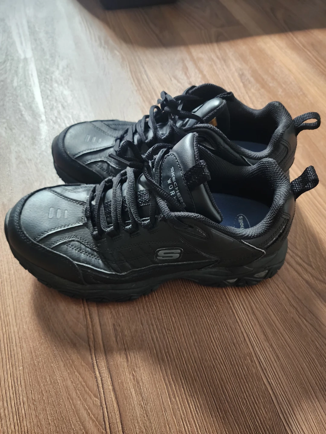 Use like new ( No box )Skechers Work Shoes Size 9 Extra Wide