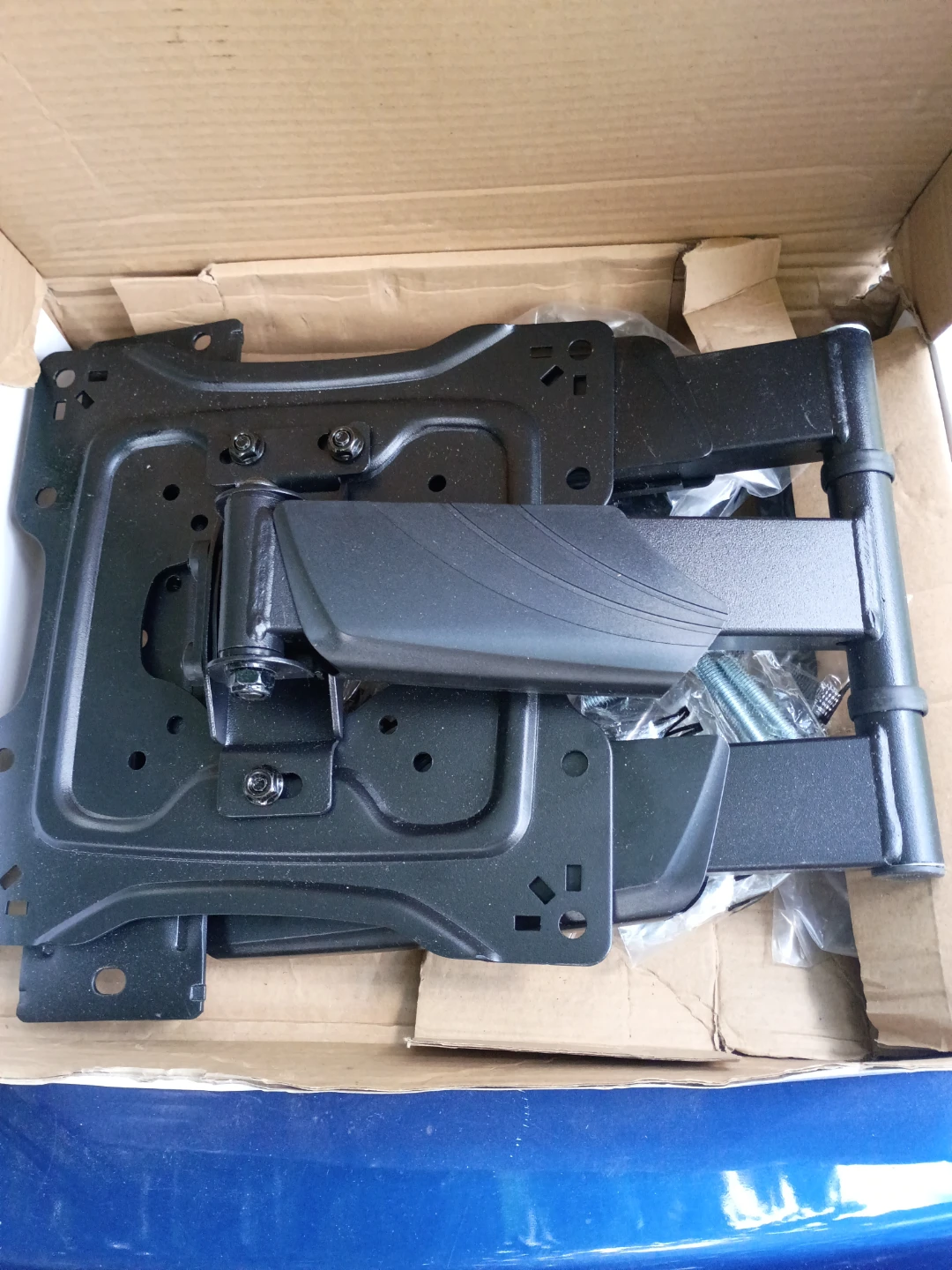 RCA Full Motion Universal TV Wall Mount - photo 2